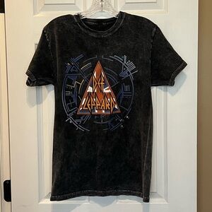 Men's Def Leppard Distressed Wash Finished Graphic T-Shirt Size Small